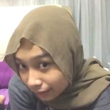 ABG Tudung Bugil Praktek Emut Dildo dan Omek