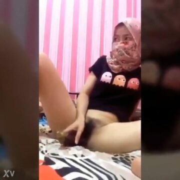 Abg Hijab Mentokin Terong Jumbo Kedalam Meki