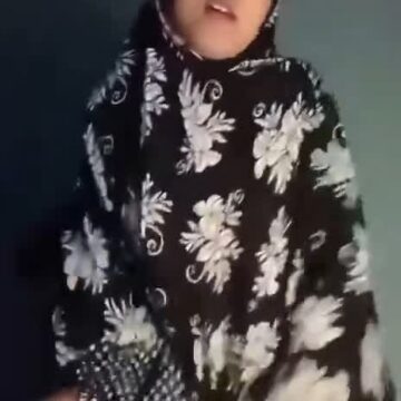 Abg Jilbab Buka Mukena Langsung Omek