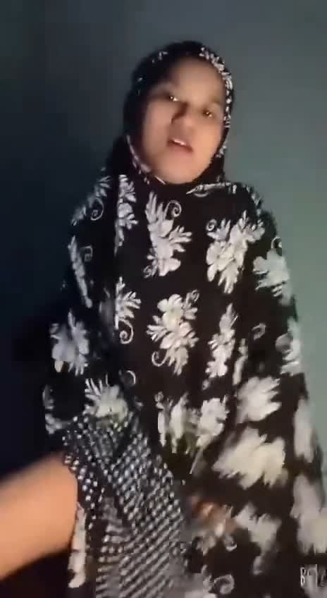 Abg Jilbab Buka Mukena Langsung Omek