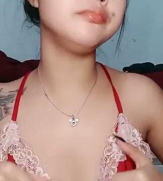 Adelia Colmek Seksi Pake Dress Merah