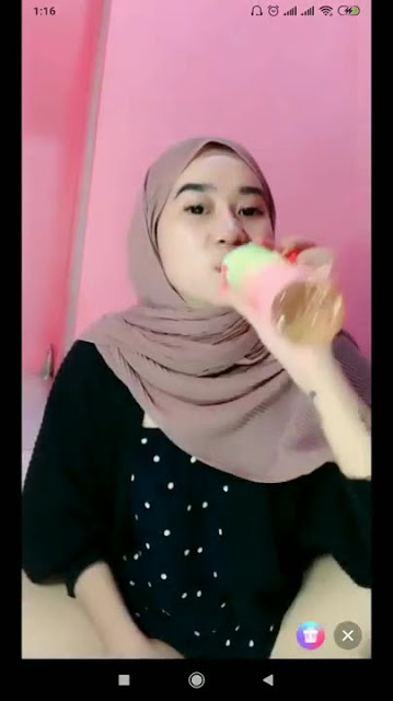 Amerlita Live Pake Hijab Remas Buah Dada