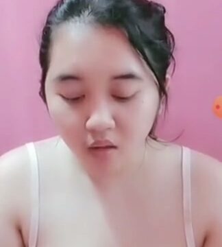 Belahan Toket CCmey Live Sambil Makan