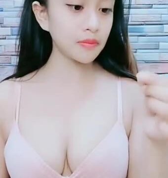 Lisa Show Omek Gonta Ganti Baju Seksi