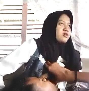 Ngintip ABG Jilbab Pacaran Dikenyot Sama Pacarnya