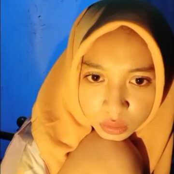 Nissye Hijab Kuning Buka Baju Pamer Memek