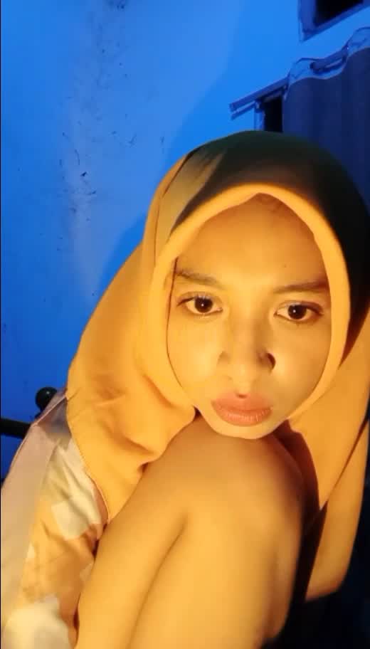Nissye Hijab Kuning Buka Baju Pamer Memek