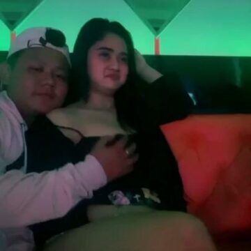 Si Cantik Live Di Karaoke Digrepe Pelanggan