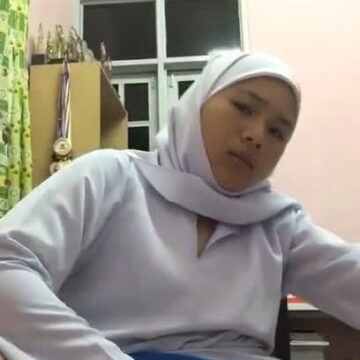 Siswi Pelajar Hijab Ketagihan Omek Di Kamar