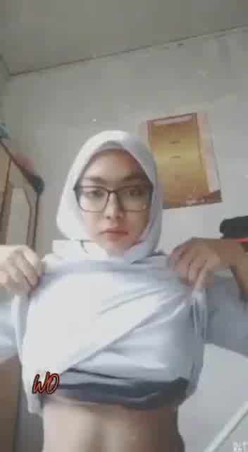 Skandal Jilbab Putih