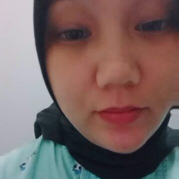 Tante Amara Vcs Berkerudung Hitam