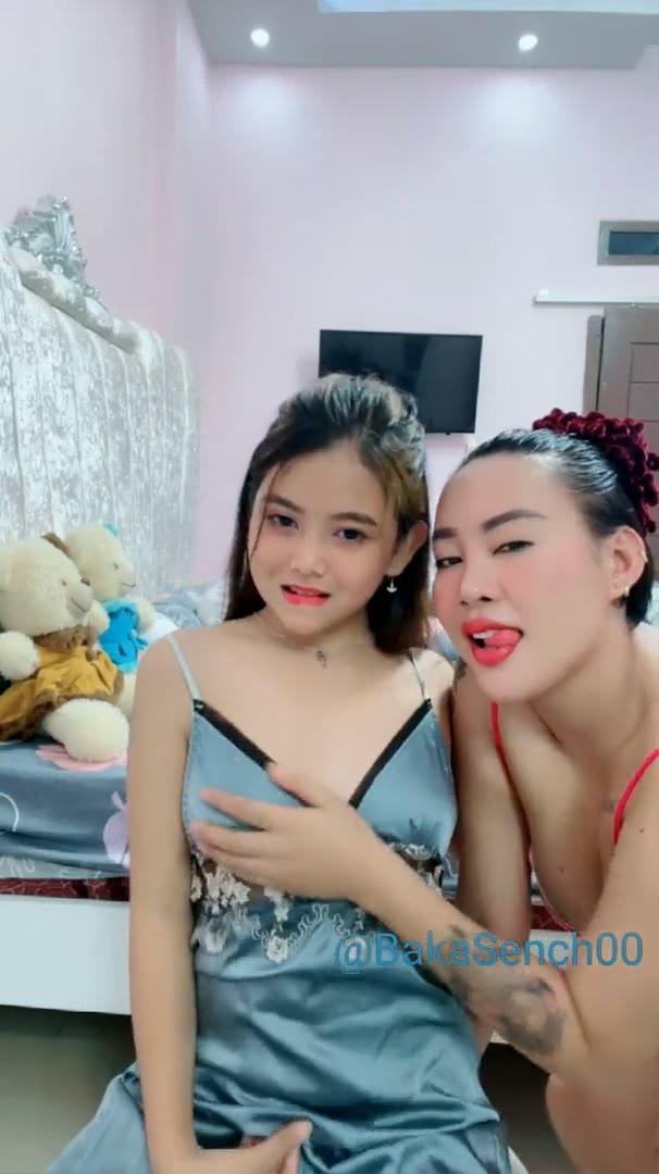 Tante Kina Dan Keponakan Cantik Show