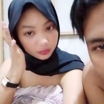 Host Cantik Jilbab Kupu Kupu Malam Dicolmekin Dildo